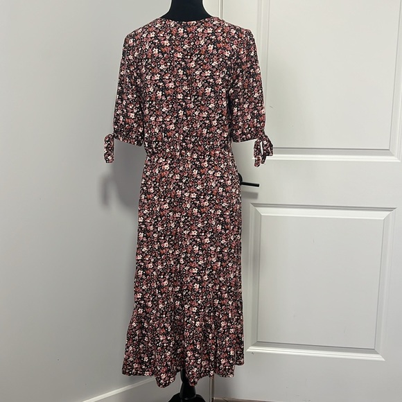 Luxology Floral Print midi Dress with Button Details Short Sleeve size Medium - Picture 6 of 7
